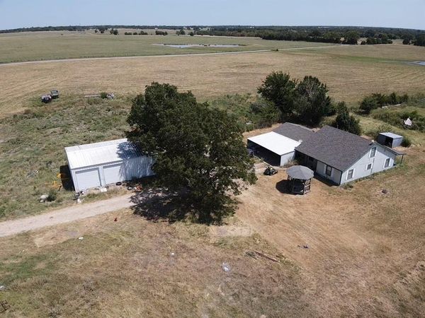 1635 CR 33500, Sumner, TX 75486