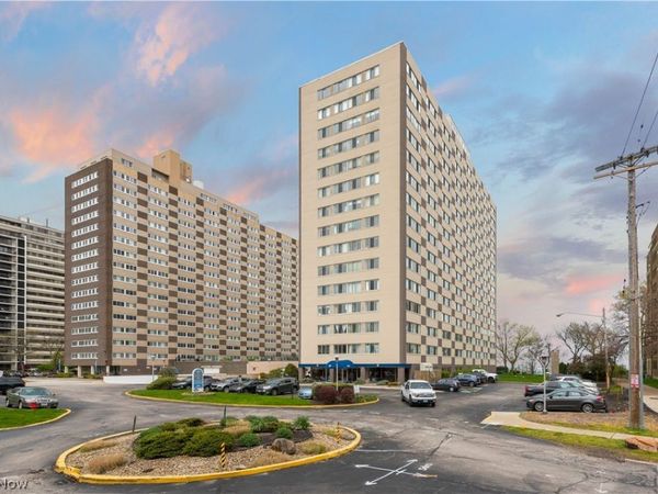 12520 Edgewater Drive, Unit 1506, Lakewood, OH 44107
