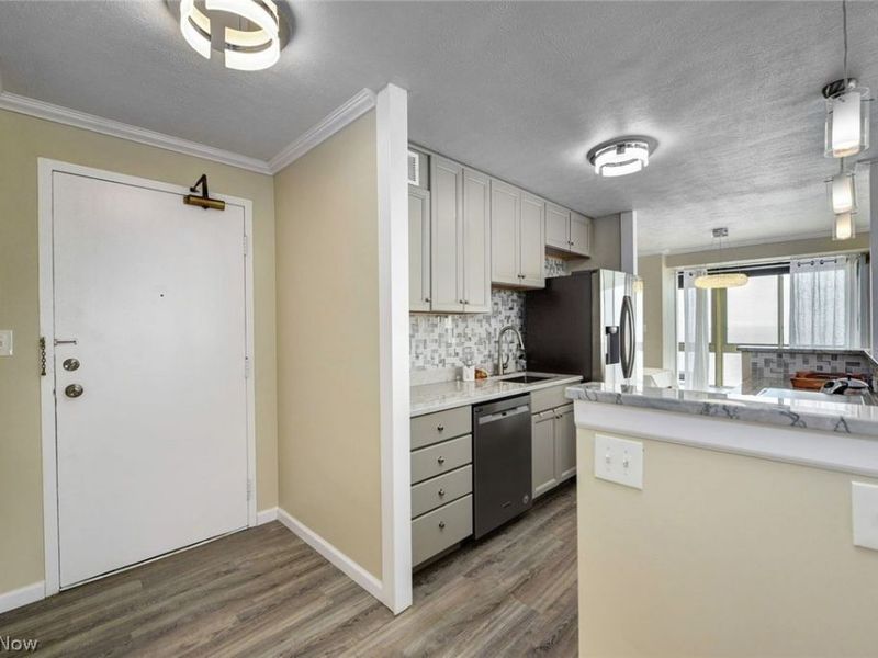 12520 Edgewater Drive , Unit 1506, Lakewood, OH 44107 Photo 5