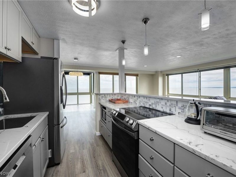 12520 Edgewater Drive , Unit 1506, Lakewood, OH 44107 Photo 8