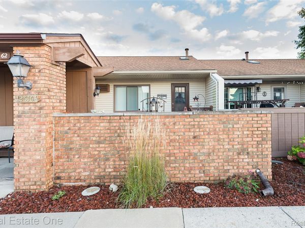 25106 JEFFERSON Court, Unit 4, South Lyon, Mi 48178