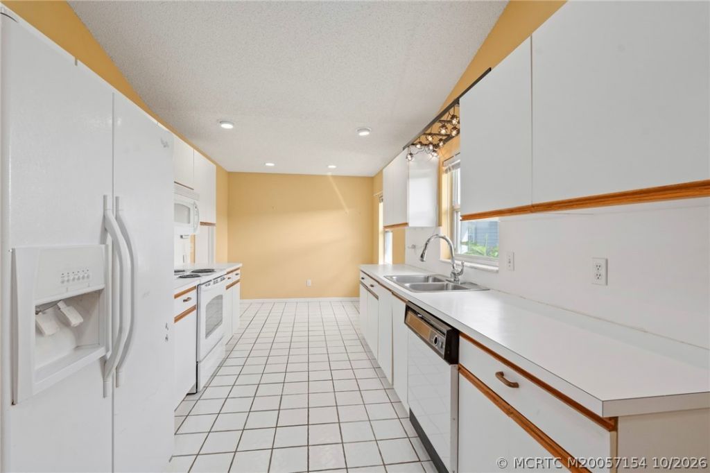 7130 SE Lillian Court , Stuart, FL 34997 Photo