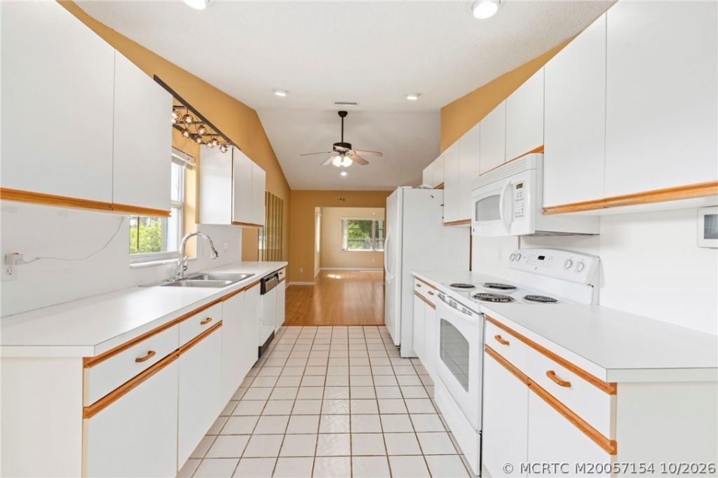 7130 SE Lillian Court , Stuart, FL 34997 Photo