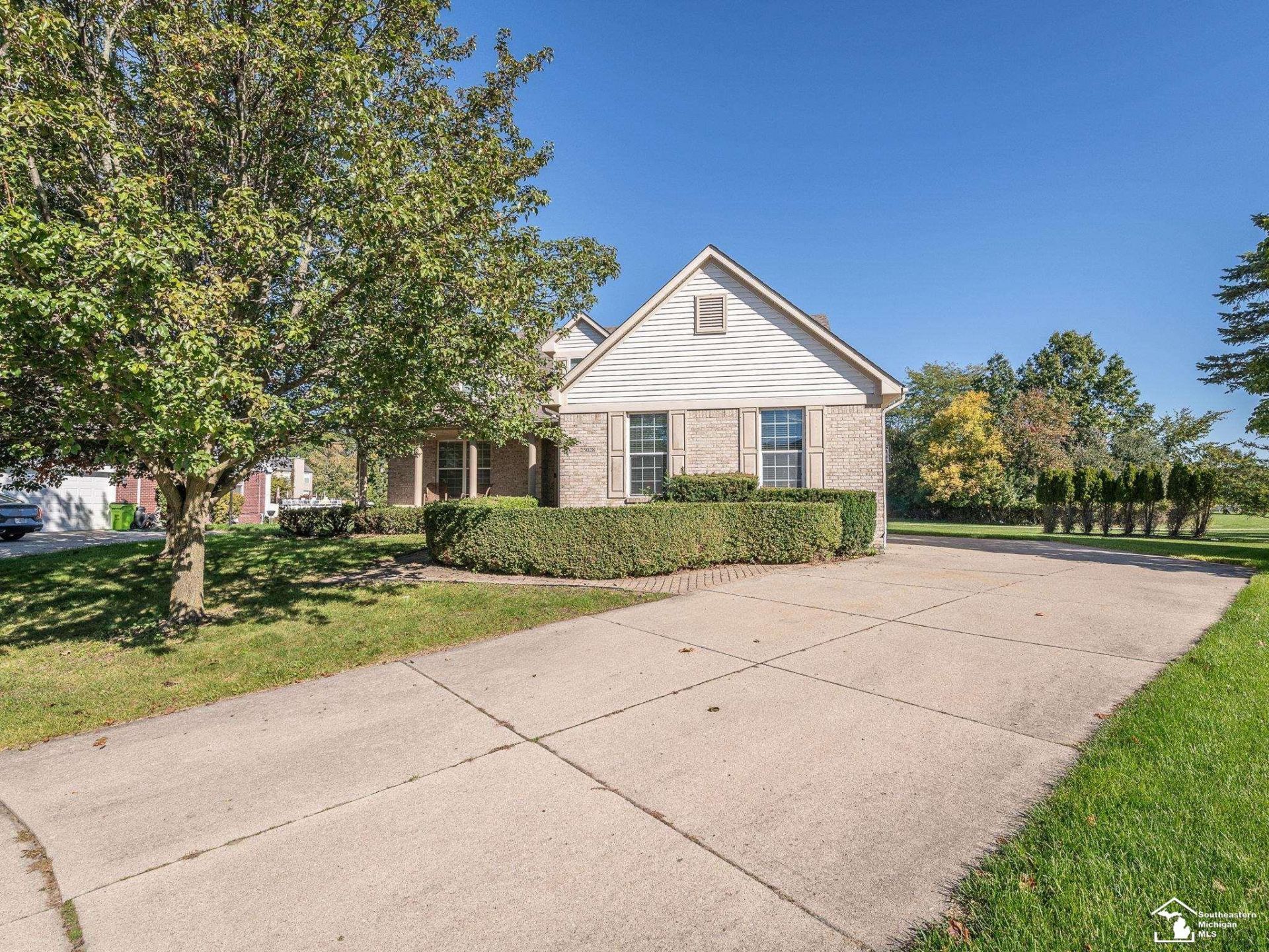 25028 Maxwell Lane, Flat Rock, MI 48134 Main Photo