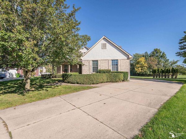 25028 Maxwell Lane, Flat Rock, MI 48134