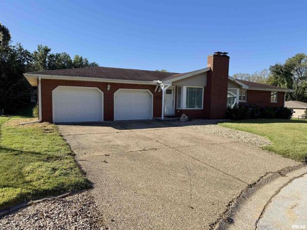 2910 CHATEAU Court, Quincy, IL 62301