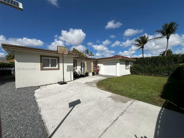 9975 NW 27th Ter , Doral, FL 33172