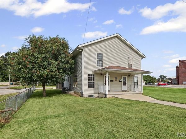 302 E Central Street , Bethalto, IL 62010