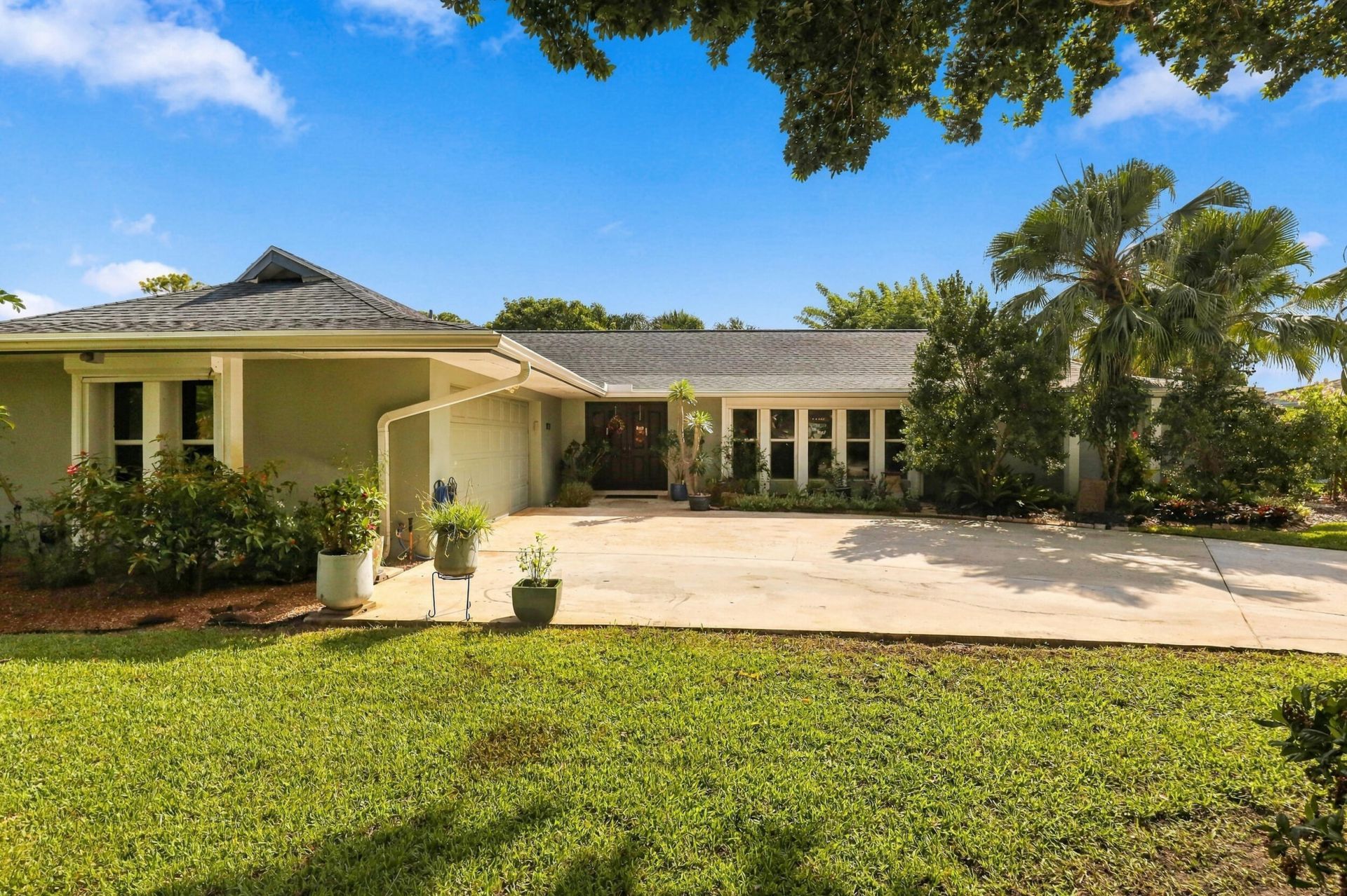 9714 Honeysuckle Avenue, Palm Beach Gardens, FL 33410 Photo