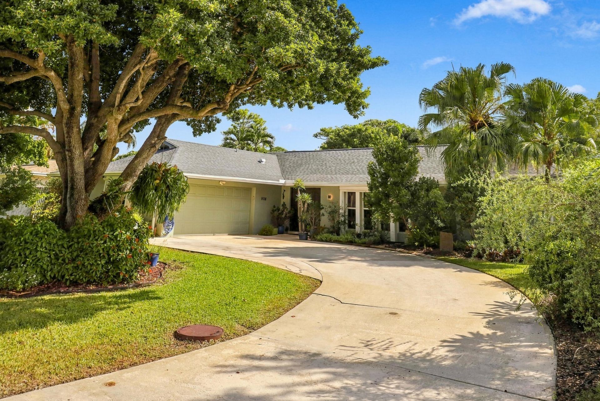 9714 Honeysuckle Avenue, Palm Beach Gardens, FL 33410 Photo