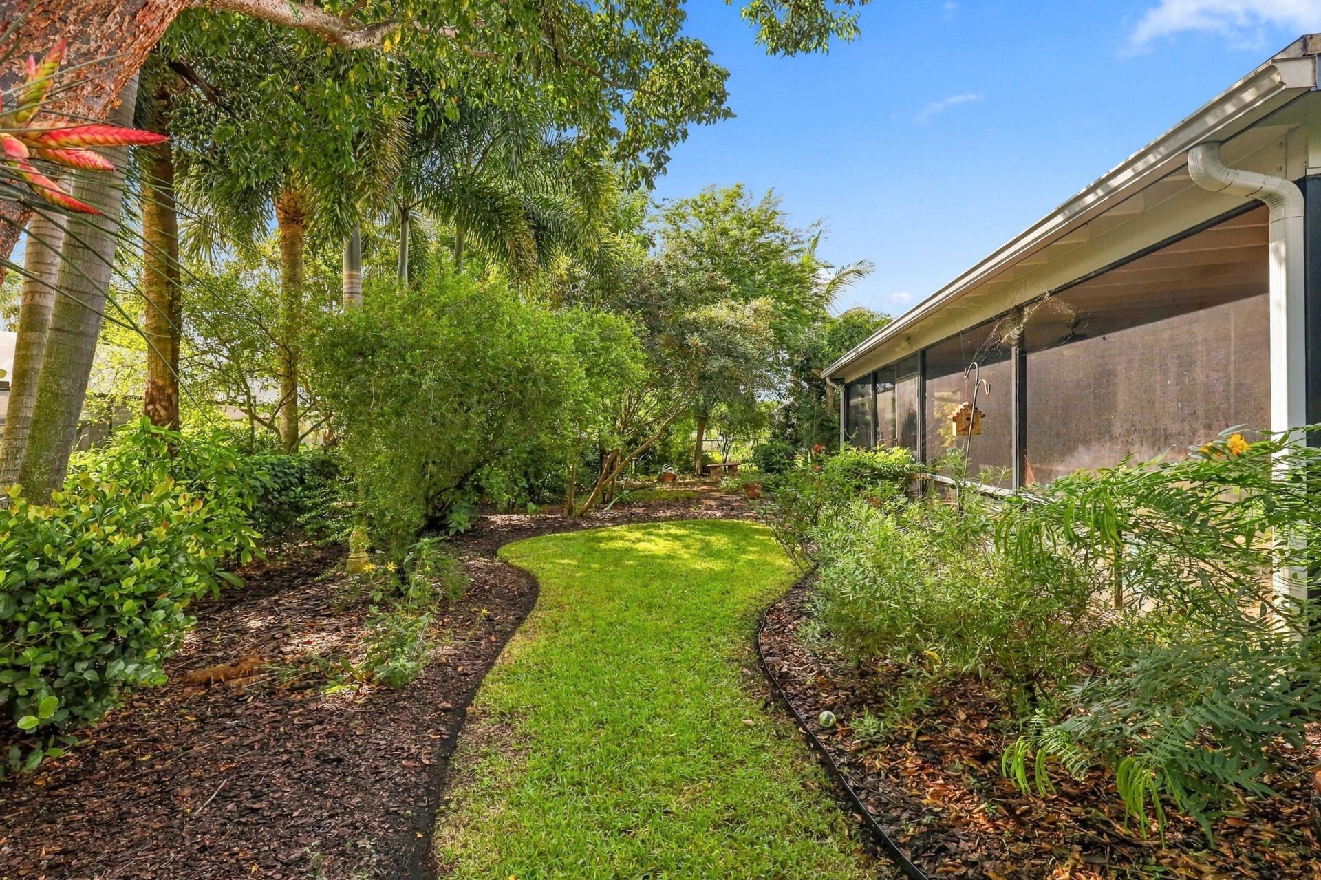 9714 Honeysuckle Avenue, Palm Beach Gardens, FL 33410 Photo