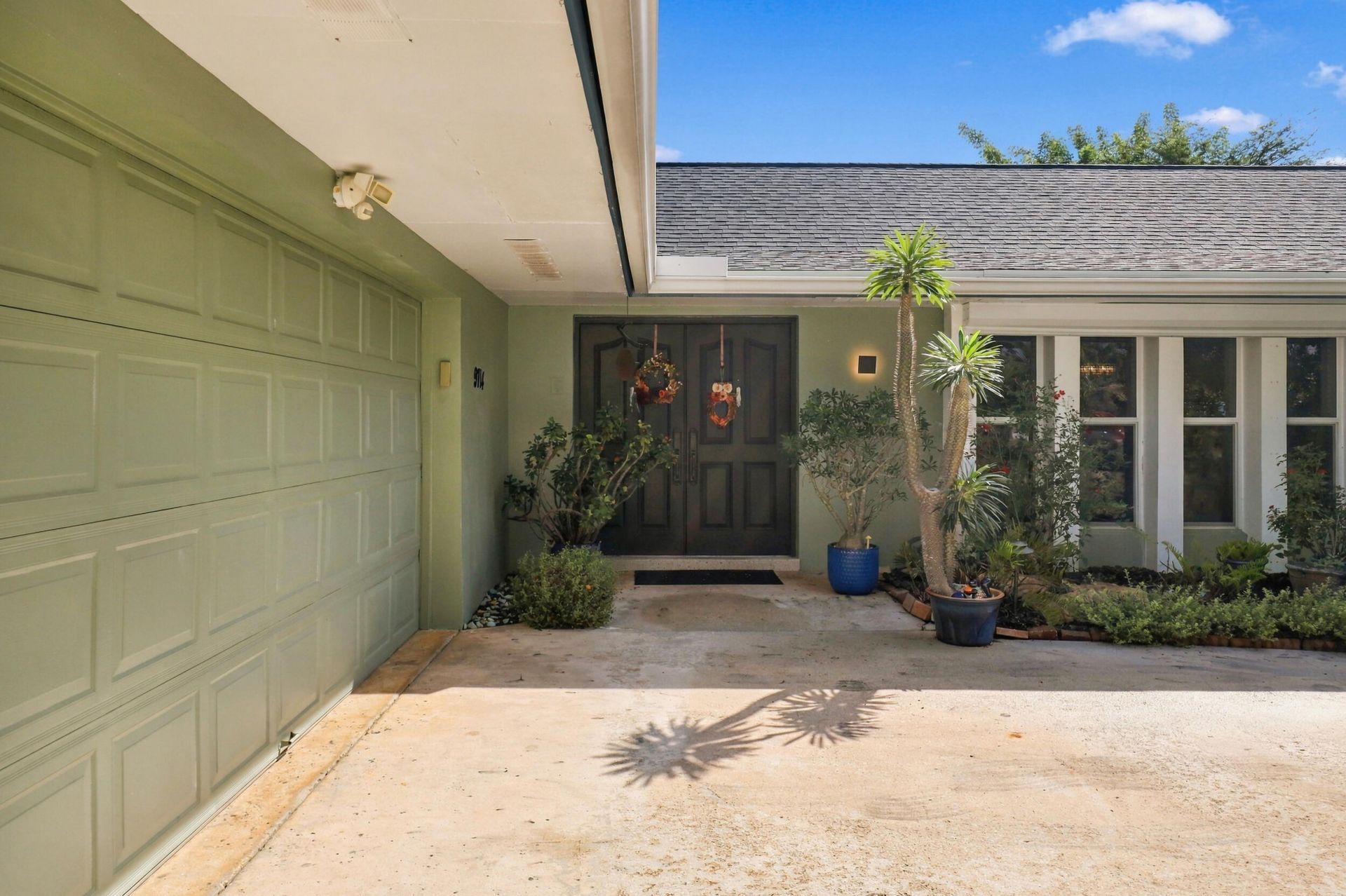 9714 Honeysuckle Avenue, Palm Beach Gardens, FL 33410 Photo