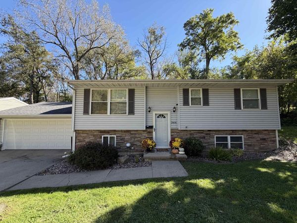 2464 Hempstead Street, Dubuque, IA 52001