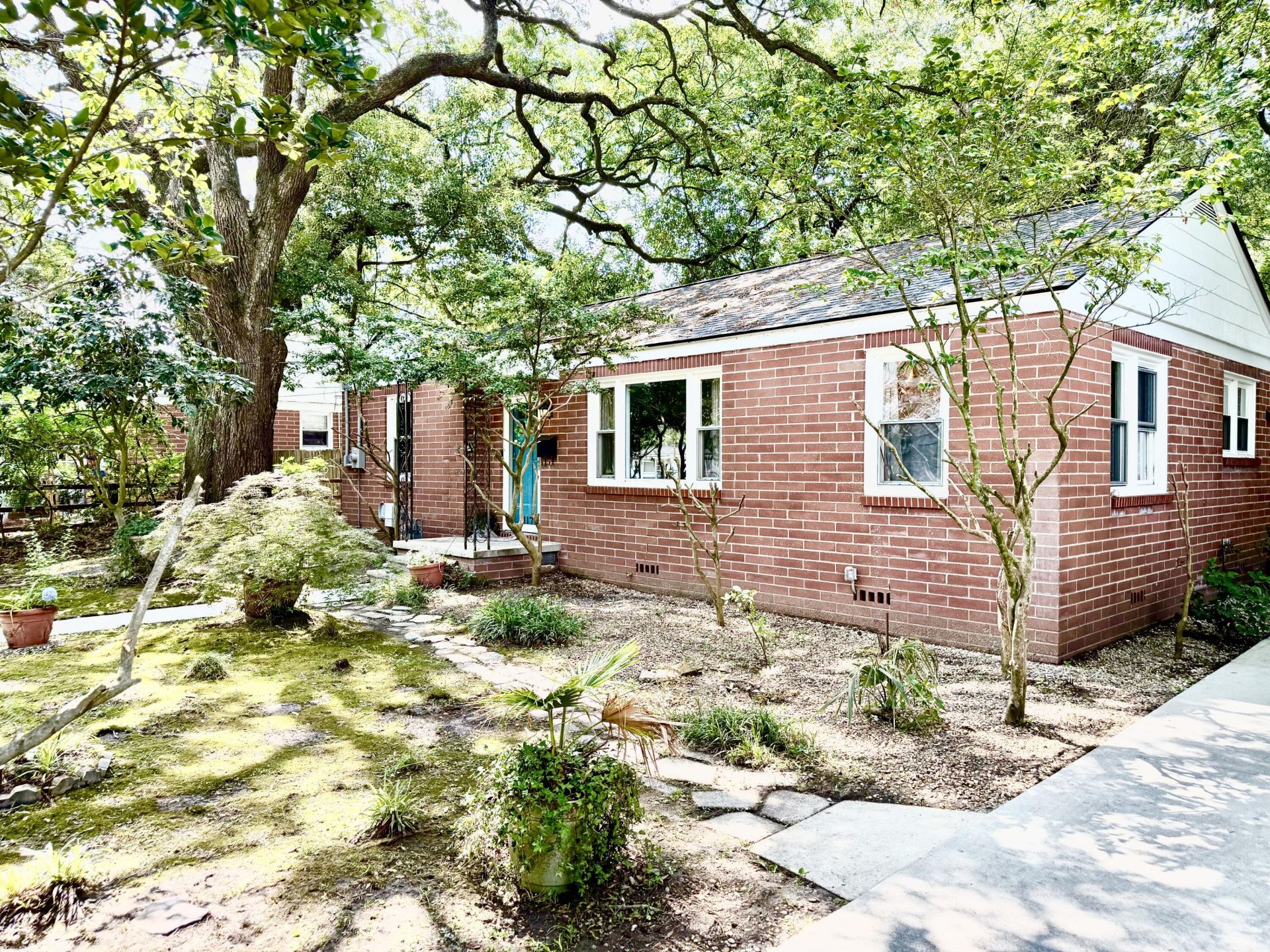 1171 Braddock Avenue Photo 4
