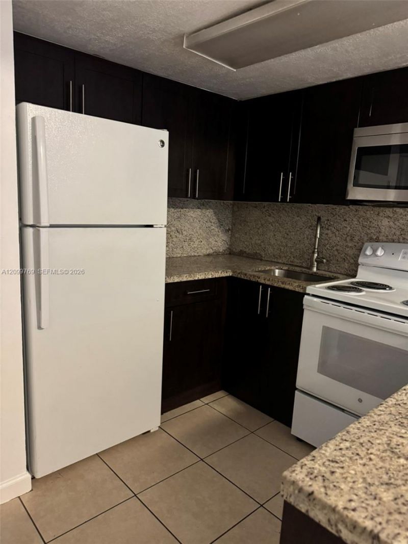2091 W 54th Ter , Unit 37, Hialeah, FL 33016 Photo