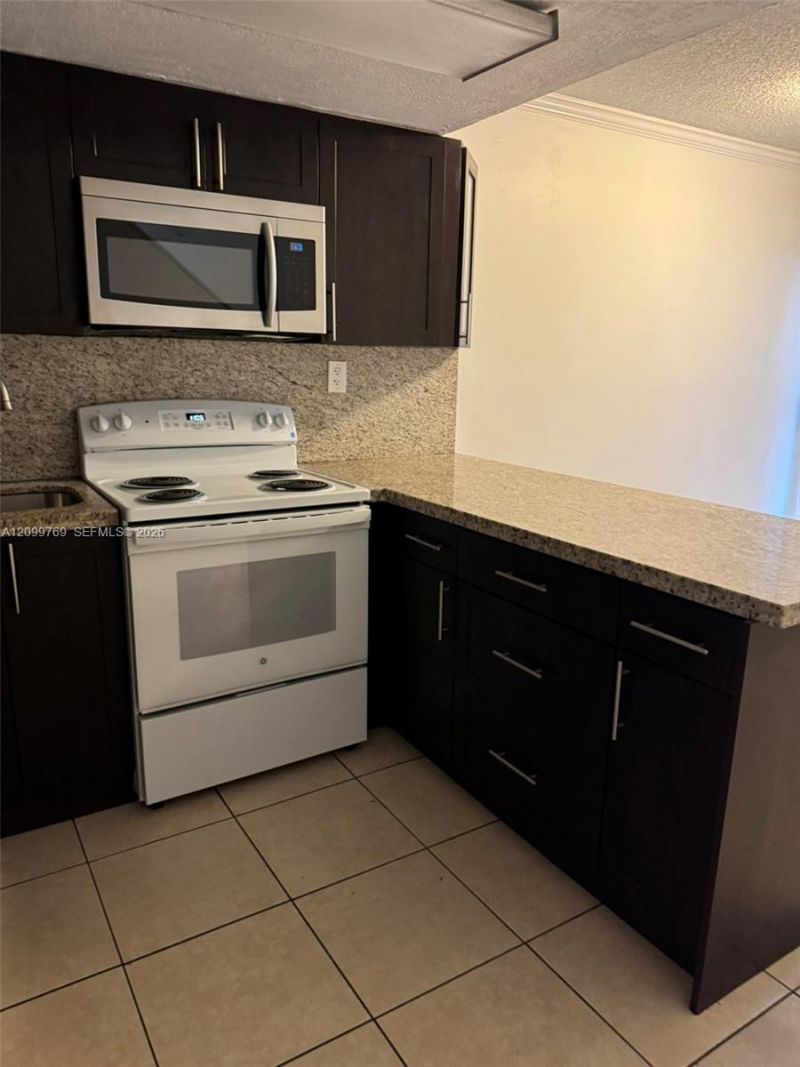 2091 W 54th Ter , Unit 37, Hialeah, FL 33016 Photo