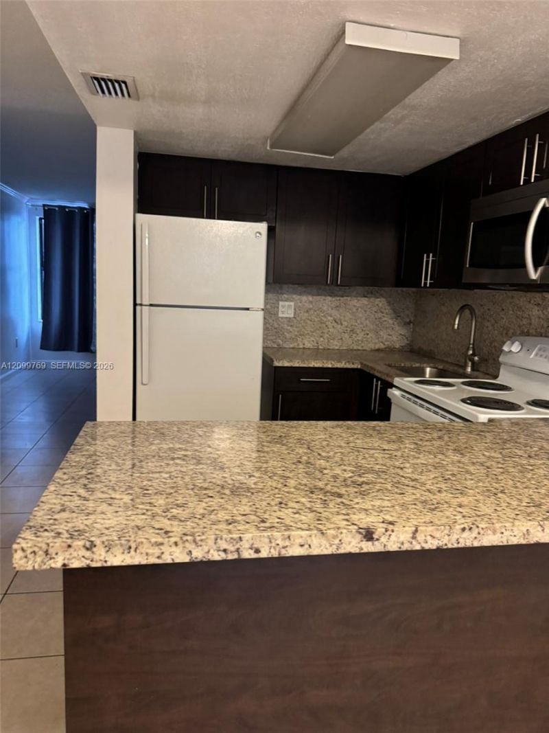 2091 W 54th Ter , Unit 37, Hialeah, FL 33016 Photo