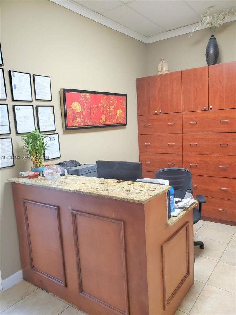 2751 Executive Park Dr , Unit 202, Weston, FL 33331 Photo