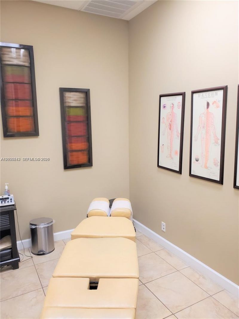 2751 Executive Park Dr , Unit 202, Weston, FL 33331 Photo
