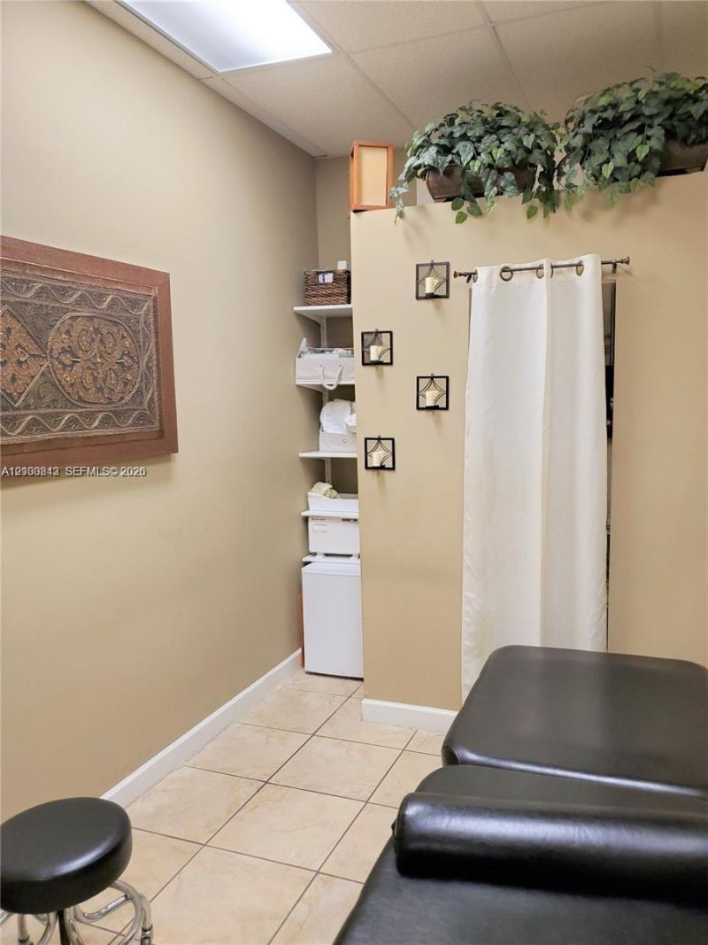 2751 Executive Park Dr , Unit 202, Weston, FL 33331 Photo