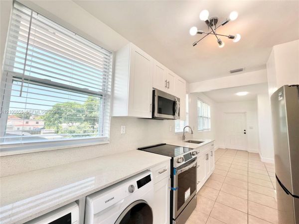 200 NW 17th Ct, Miami, FL 33125