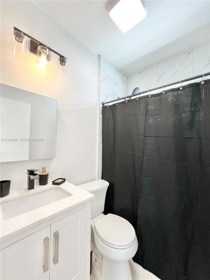 200 NW 17th Ct , Miami, FL 33125 Photo