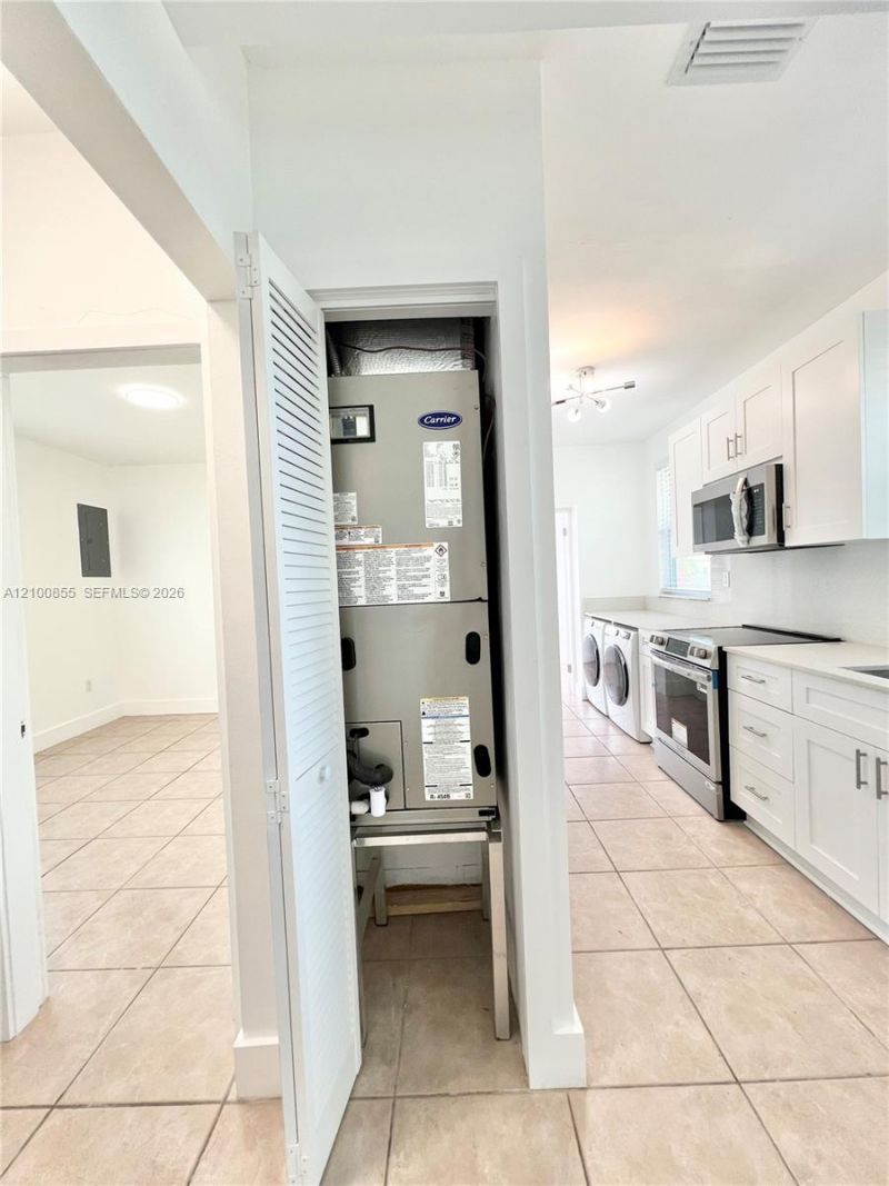 200 NW 17th Ct , Miami, FL 33125 Photo