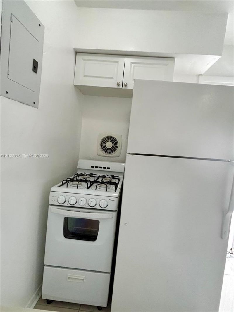 15 Alhambra Cir , Unit 16, Coral Gables, FL 33134 Photo