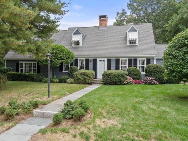 9 Oakley Rd, Dover, MA 02030