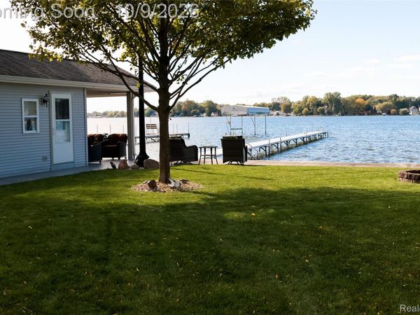 000 E Shore Drive, Green Oak Township, Mi 48189