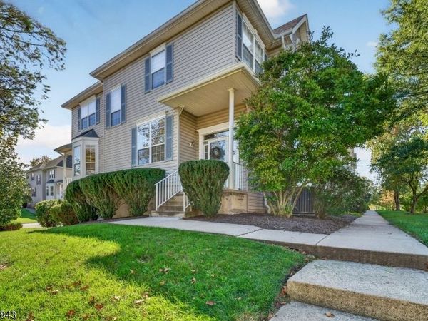 2 Clearbrook Ln, Raritan, NJ 08822