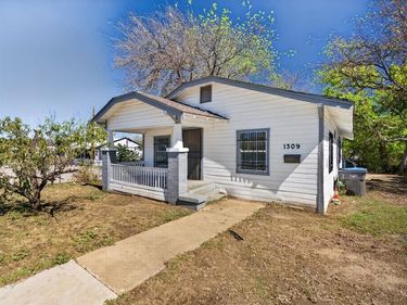 1309 S Riverside Drive, Fort Worth, TX 76104