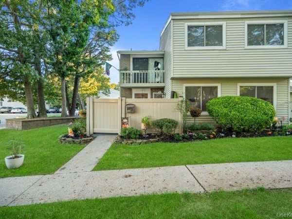 204 Springmeadow Drive, Unit B, Holbrook, NY 11741