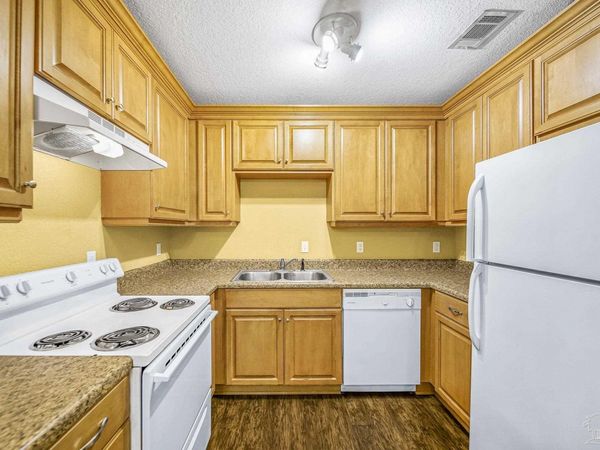 7071 Lake Joanne Dr, Pensacola, FL 32506