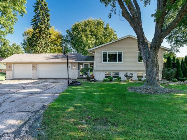 1602 PLAZA Drive , Rockford, IL 61108