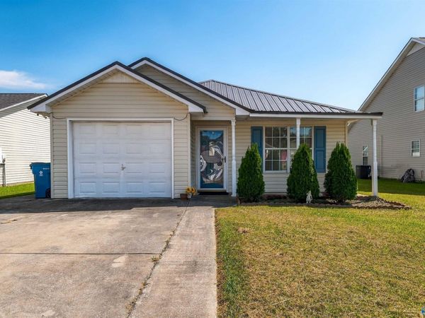 303 Autumnwood Lane, Rainbow City, AL 35906