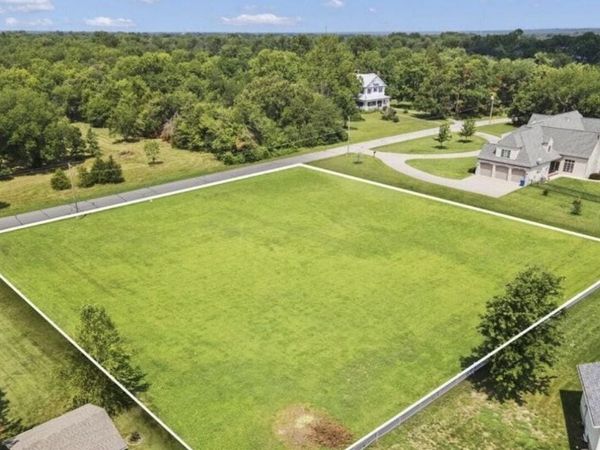 1454 S Country Club Road, Carthage, MO 64836