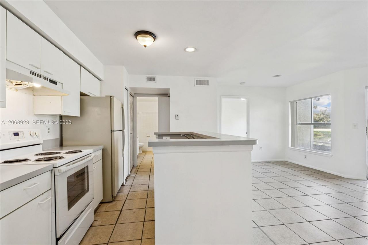 4863 Via Palm Lks, Unit 807, West Palm Beach, FL 33417 Photo