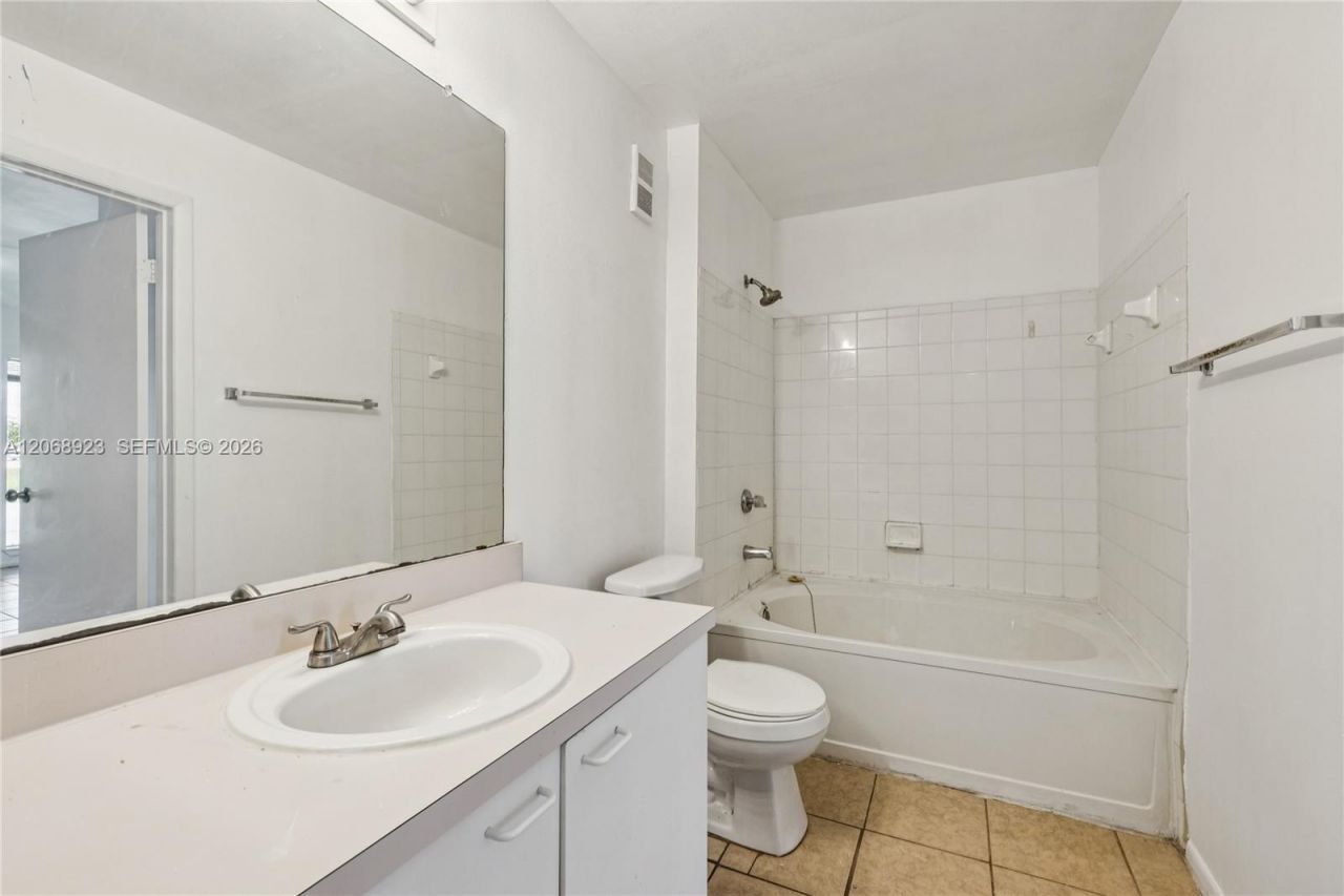 4863 Via Palm Lks, Unit 807, West Palm Beach, FL 33417 Photo