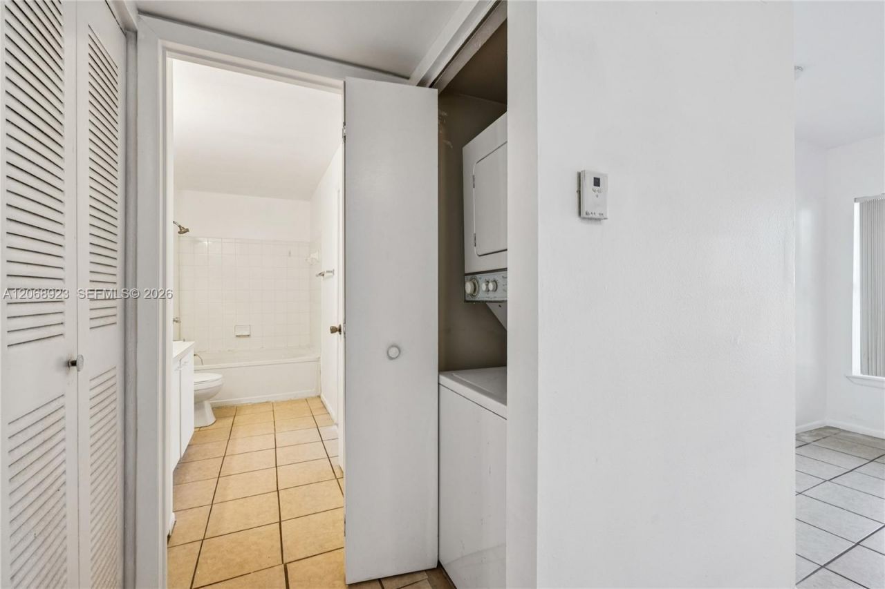 4863 Via Palm Lks, Unit 807, West Palm Beach, FL 33417 Photo