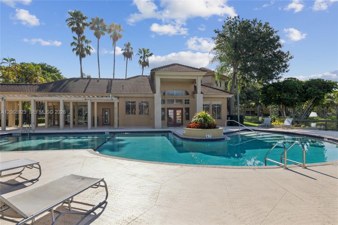 4863 Via Palm Lks, Unit 807, West Palm Beach, FL 33417 Photo