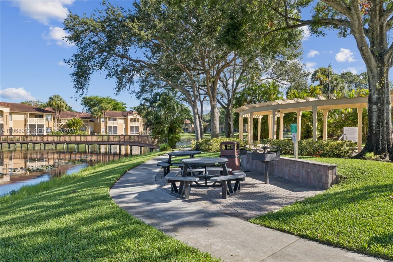 4863 Via Palm Lks, Unit 807, West Palm Beach, FL 33417 Photo