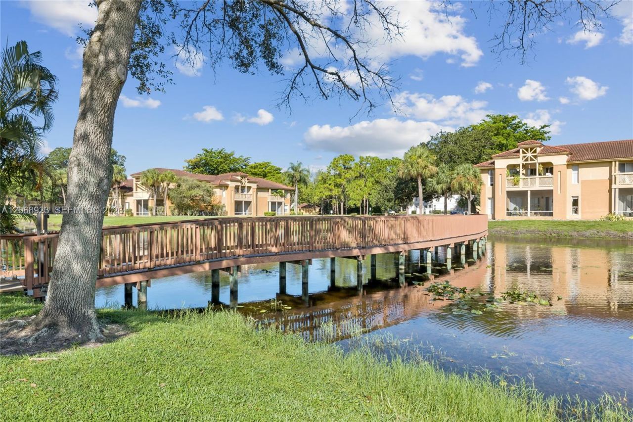 4863 Via Palm Lks, Unit 807, West Palm Beach, FL 33417 Photo