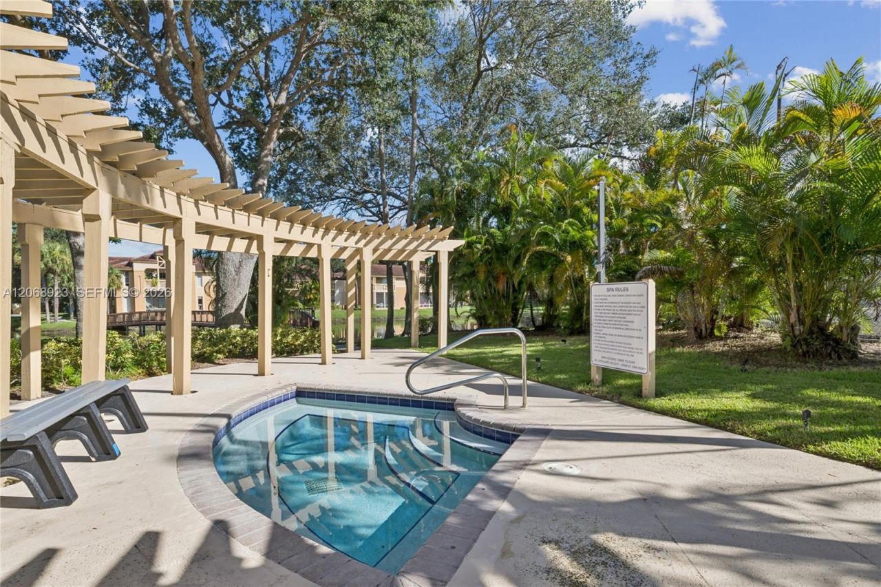 4863 Via Palm Lks, Unit 807, West Palm Beach, FL 33417 Photo