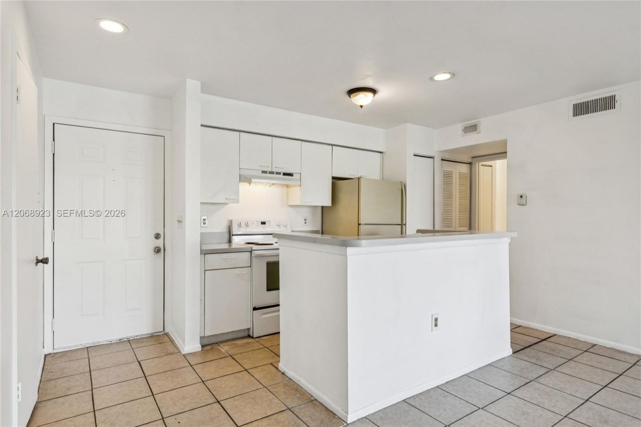4863 Via Palm Lks, Unit 807, West Palm Beach, FL 33417 Photo