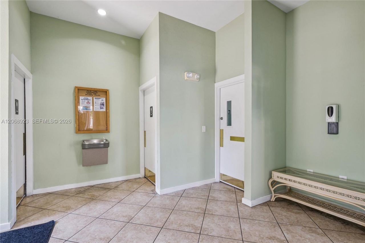 4863 Via Palm Lks, Unit 807, West Palm Beach, FL 33417 Photo