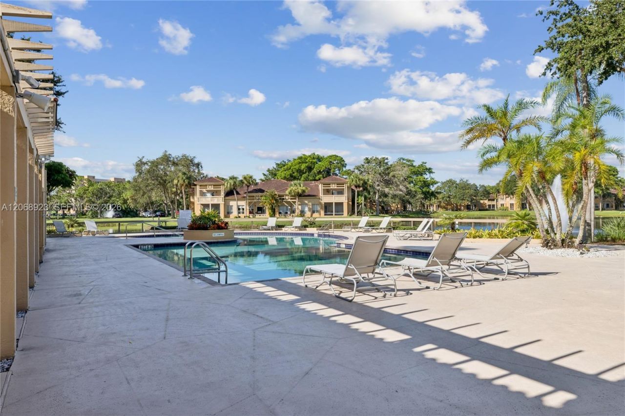4863 Via Palm Lks, Unit 807, West Palm Beach, FL 33417 Photo