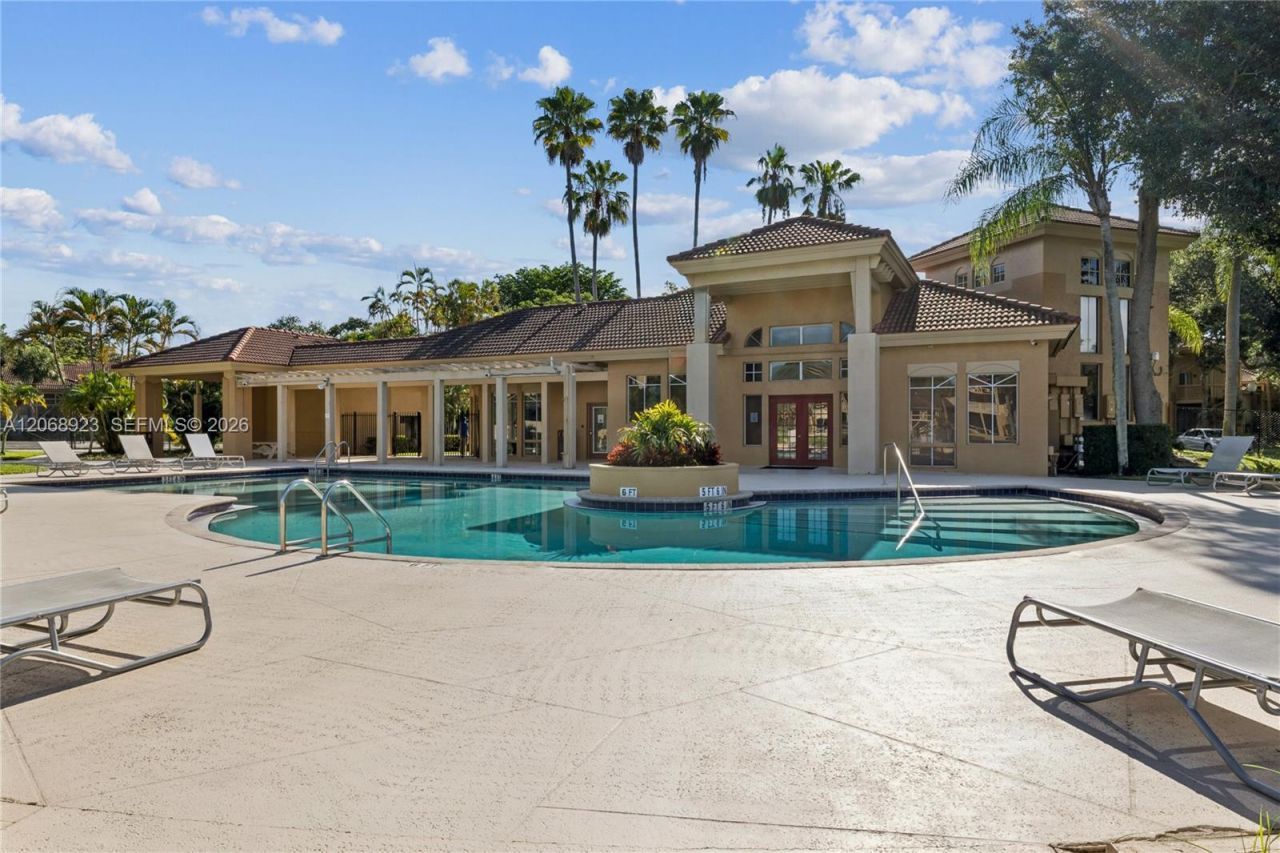 4863 Via Palm Lks, Unit 807, West Palm Beach, FL 33417 Photo