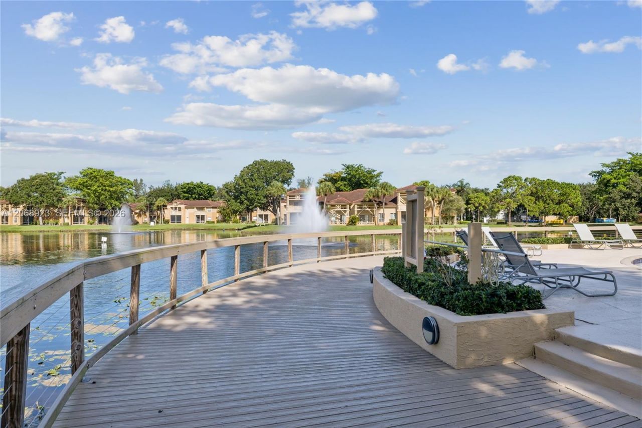 4863 Via Palm Lks, Unit 807, West Palm Beach, FL 33417 Photo