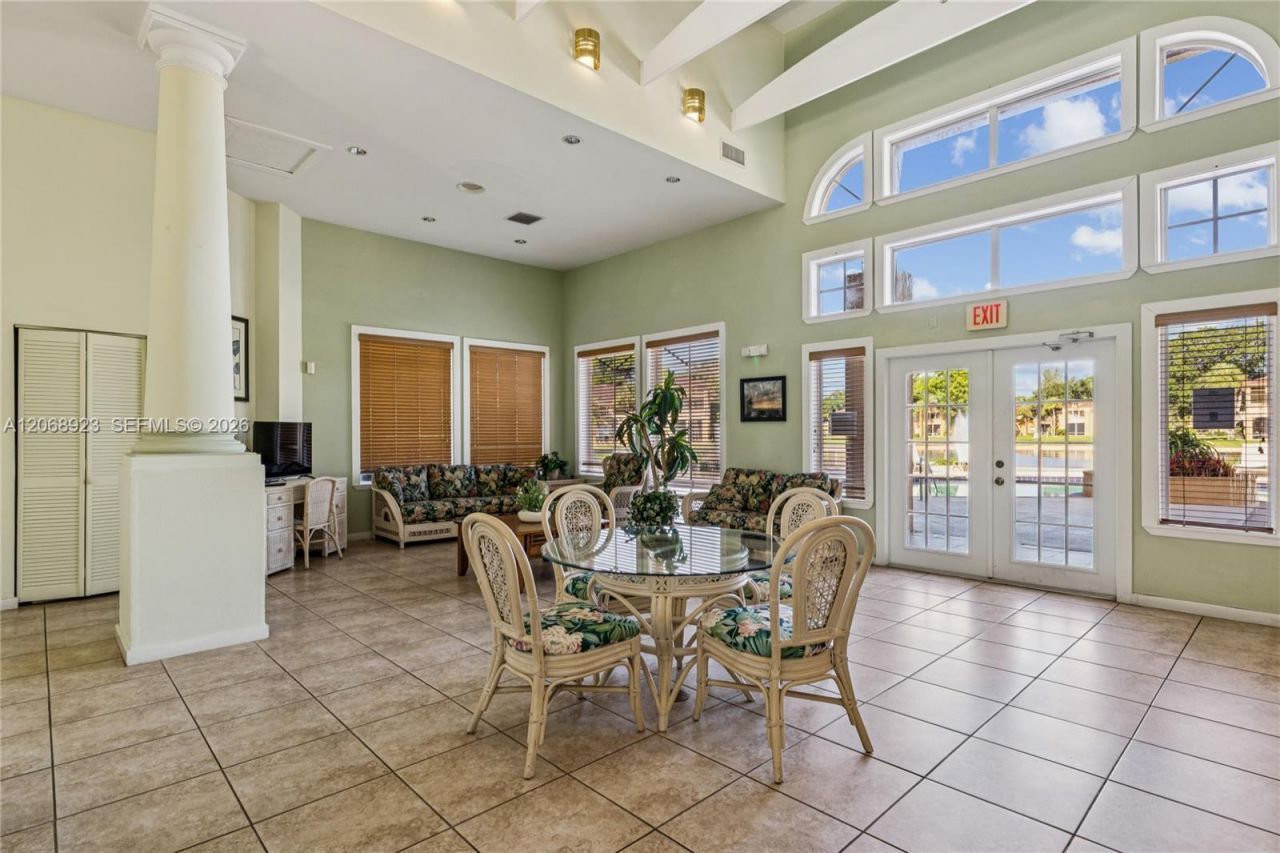 4863 Via Palm Lks, Unit 807, West Palm Beach, FL 33417 Photo